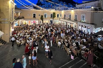 Clubs, pubs and "taverne"