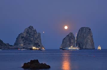 Spotless Linen and Spot-On Views: Capri’s Dreamy Dining Scene