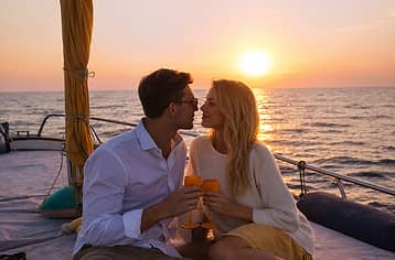 Romantic Capri Sunset Boat Tour for Two with Aperitivo on Board