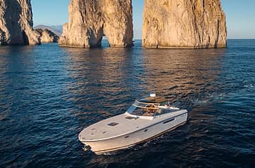 Capri e la Costiera Amalfitana in Motoscafo Itama 38