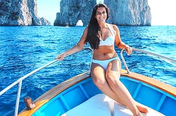 Capri Boat Tour with Prosecco – Sail, Sip, and Soak in the Beauty