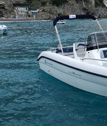 Amalfi Coast boat rental without skipper (no license!)