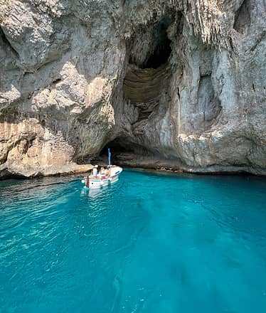 Speedboat tour in Capri