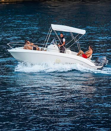 Speedboat tour in Capri