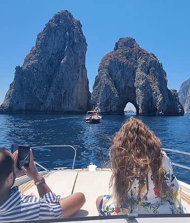 Tour in barca da Amalfi a Capri con aperitivo