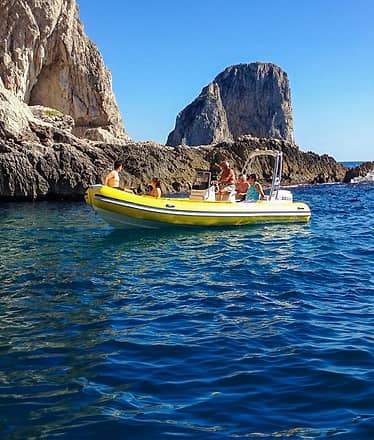 Capri rubber dinghy rental (40 hp, no license required)