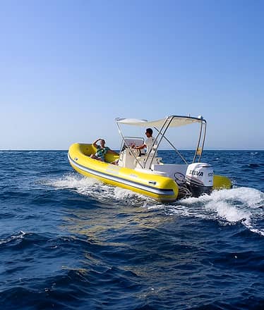 Capri rubber dinghy rental (40 hp, no license required)