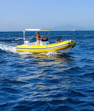 Capri rubber dinghy rental (40 hp, no license required)