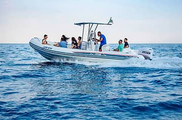 Capri rubber dinghy rental (boating license required)