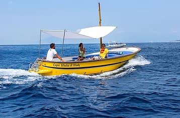 Capri private tour aboard 7.5-meter gozzo boat 