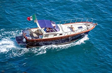 Capri gozzo boat tour on an Aprea Mare 32