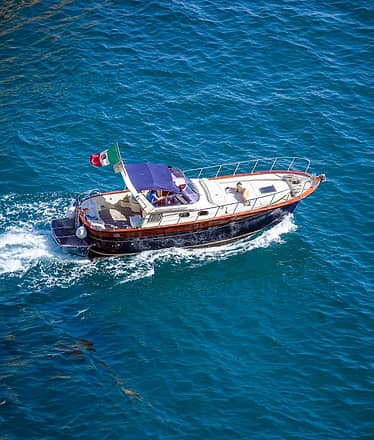 Capri gozzo boat tour on an Aprea Mare 32