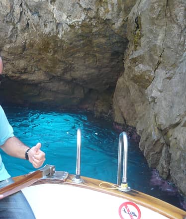 Capri 6-meter gozzo boat rental (no boating license required)