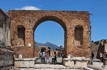 Pompeii Guided Tour, entrance fee  + Lunch included