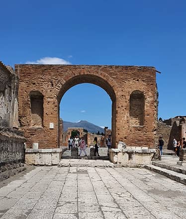 Pompeii Guided Tour, entrance fee  + Lunch included