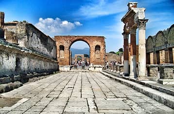 Pompeii and Vesuvius Guided Tour, entrances + lunch