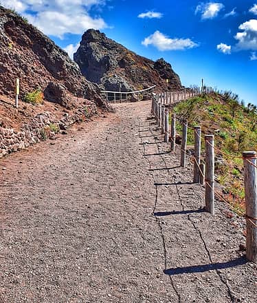 Pompeii and Vesuvius Guided Tour, entrances + lunch