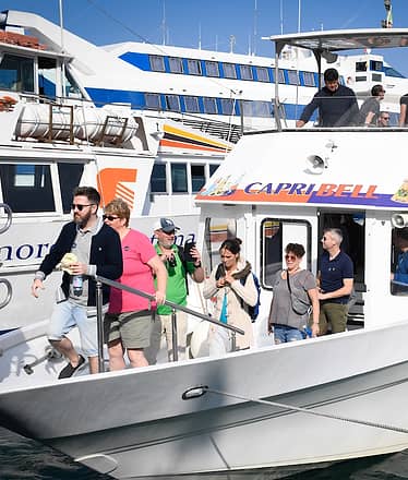 Capri, giro in barca con biglietto a data aperta