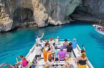Capri, giro in barca con biglietto a data aperta