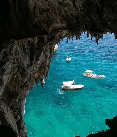 Capri Experience: Tour di 7 ore in barca da Positano alla scoperta dell'Isola Azzurra