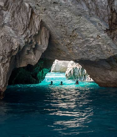 Capri Experience: Tour di 7 ore in barca da Positano alla scoperta dell'Isola Azzurra