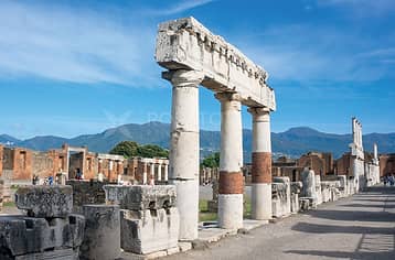 Tour di gruppo a Pompei ed Ercolano con pranzo
