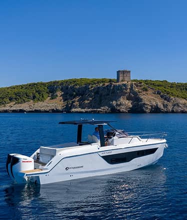 Capri e Costiera Amalfitana sul nuovo Day Cruiser Walkaround