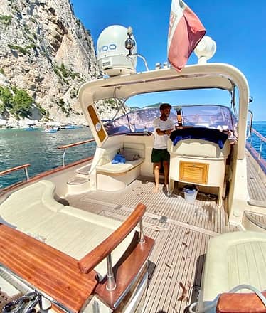 Capri by Sea: Private Tour via a Chic Gozzo Boat