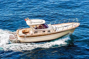 Capri by Sea: Private Tour via a Chic Gozzo Boat