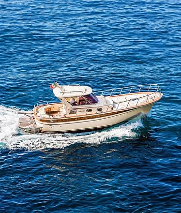 Capri by Sea: Private Tour via a Chic Gozzo Boat