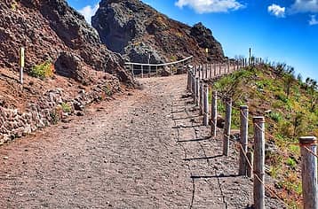 MT. Vesuvius with Guide, Ticket , Light Lunch & Wine T.