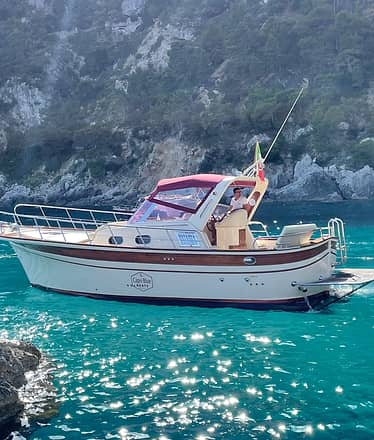 Tour Ischia e Procida in gozzo Fratelli Aprea 32: esplora le isole in stile e relax