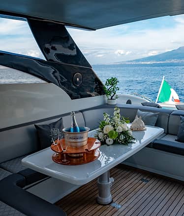  Princess v55: il fascino del lusso sportivo