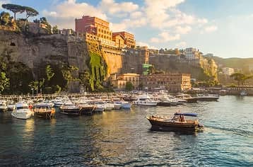 Esperienza in barca al tramonto a Sorrento con limoncello tasting