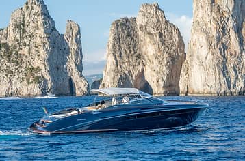 Una Giornata a Ischia o Procida in Motoscafo Rivarama 44