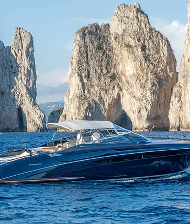 Una Giornata a Ischia o Procida in Motoscafo Rivarama 44