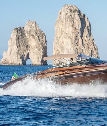 Una Giornata a Ischia o Procida in Motoscafo Rivarama 44