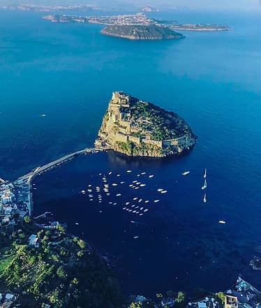 Helicopter Island Tour: Capri, Ischia, and Procida