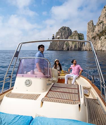 Day Tripper Capri: Full-Day Gozzo Tour with Skipper