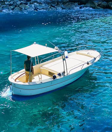 Capri Gozzo Boat Tour to the Faraglioni