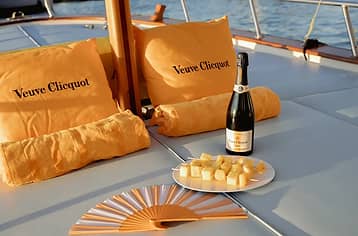Capri Full-Day Boat Tour with Veuve Clicquot: Exclusive Experience