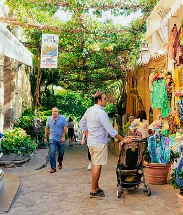 Costiera Amalfitana in Tesla: tour privato sostenibile!