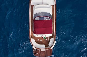 Private tour with typical Gozzo di Luccia 32