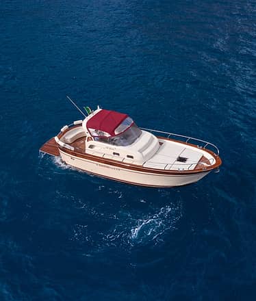 Private tour with typical Gozzo di Luccia 32