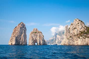 Ticket to Ride Fast: Capri Tour with Private Motorboat