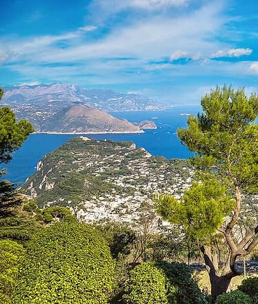 Capri tour from Amalfi or Maiori by motoryacht & small group.