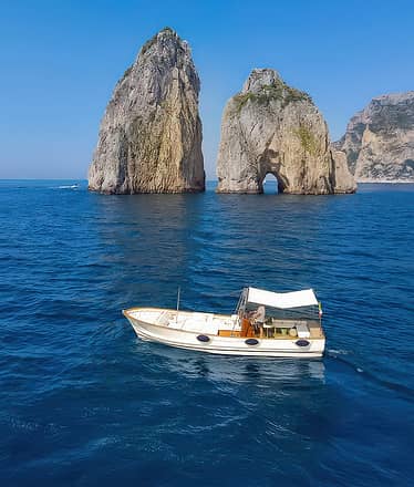 Tour of the island aboard a Capri launch