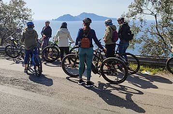 Tour in E-Bike e Corso di Cucina in Penisola Sorrentina