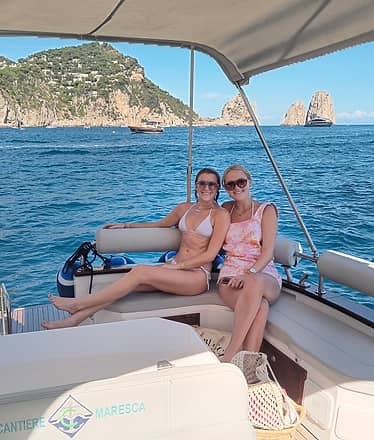 Tour privato in barca di Capri, intera giornata