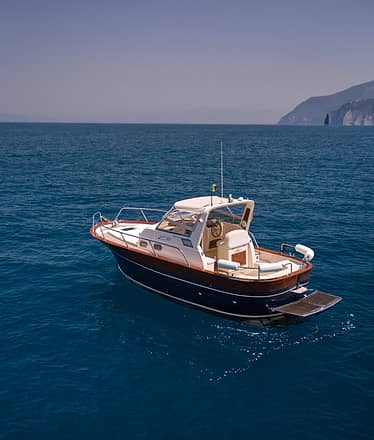 Private boat tour with typical gozzo Jeranto 7.50